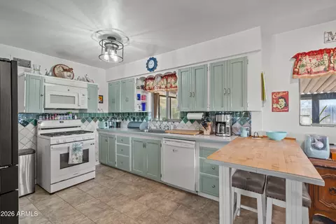 Kitchen - 113 Nighthawk Ave, Bisbee, AZ 85603 photo 3 of 3