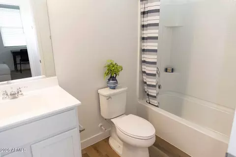 Bath - 2335 E Levi Dr, Phoenix, AZ 85040 photo 1 of 3