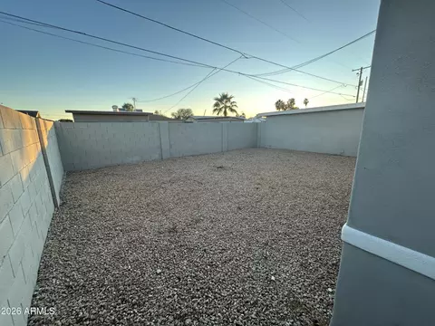 Exterior - 837 E Alice Ave, Phoenix, AZ 85020 photo 3 of 5
