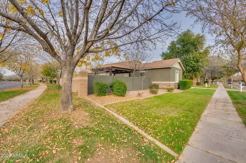 3702 E Robin Ln, Gilbert, AZ 85296 photo 4