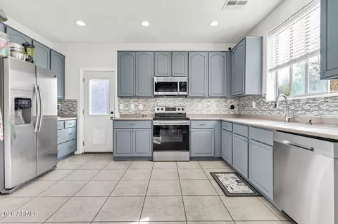 Kitchen - 2879 S Key Biscayne Dr, Gilbert, AZ 85295 photo 1 of 2