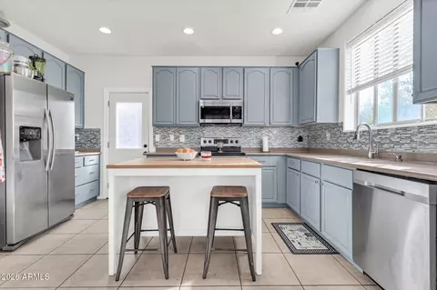 Kitchen - 2879 S Key Biscayne Dr, Gilbert, AZ 85295 photo 2 of 2