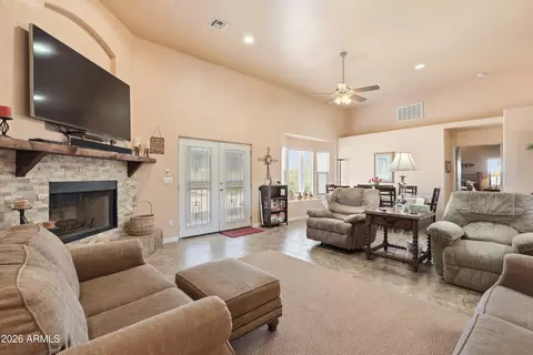 Living - 710 S Muleshoe Rd S, Apache Junction, AZ 85119 photo 3 of 4
