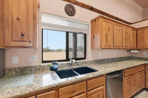 Kitchen - 710 S Muleshoe Rd S, Apache Junction, AZ 85119 photo 4 of 5