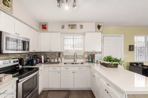 Kitchen - 406 E Pecan Rd, Phoenix, AZ 85040 photo 3 of 5