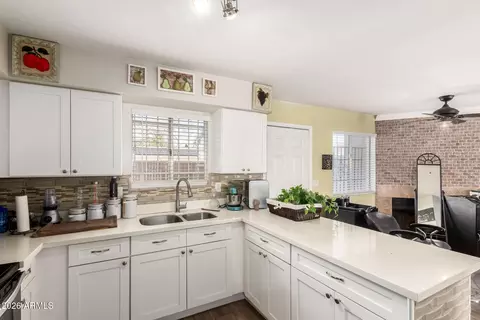 Kitchen - 406 E Pecan Rd, Phoenix, AZ 85040 photo 4 of 5