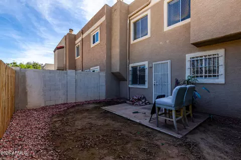Exterior - 406 E Pecan Rd, Phoenix, AZ 85040 photo 3 of 4