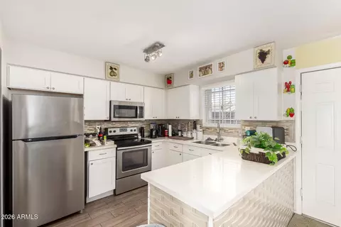 Kitchen - 406 E Pecan Rd, Phoenix, AZ 85040 photo 2 of 5