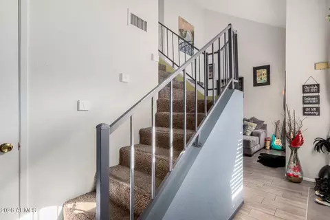 Entry Way - 406 E Pecan Rd, Phoenix, AZ 85040 photo 1 of 2