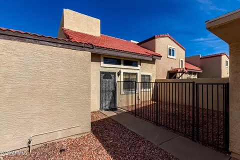 Exterior - 406 E Pecan Rd, Phoenix, AZ 85040 photo 1 of 4