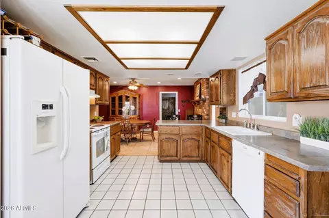 Kitchen - 2908 E Concho Ave, Mesa, AZ 85204 photo 4 of 5