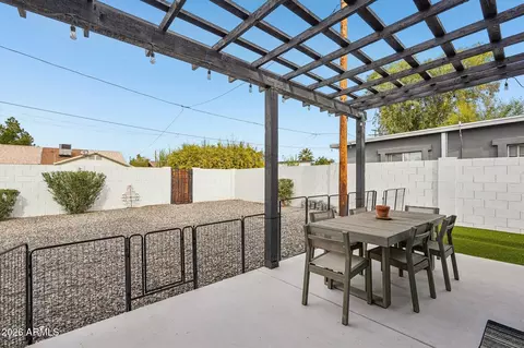 Exterior - 1434 E Weldon Ave, Phoenix, AZ 85014 photo 7 of 13