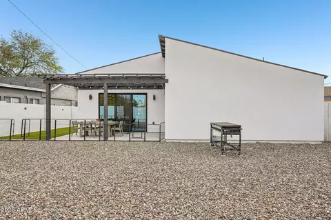 Exterior - 1434 E Weldon Ave, Phoenix, AZ 85014 photo 11 of 13