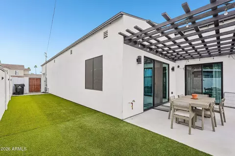 Exterior - 1434 E Weldon Ave, Phoenix, AZ 85014 photo 8 of 13