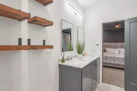 Bath - 1434 E Weldon Ave, Phoenix, AZ 85014 photo 6 of 6