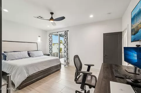 Bedroom - 1434 E Weldon Ave, Phoenix, AZ 85014 photo 4 of 6