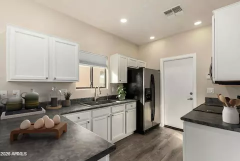 Kitchen - 2101 S Meridian Rd #204, Apache Junction, AZ 85120 photo 4 of 4