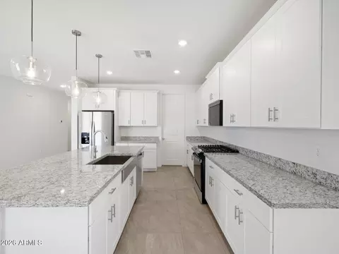 32899 N Vineyard Ave, San Tan Valley, AZ 85143
