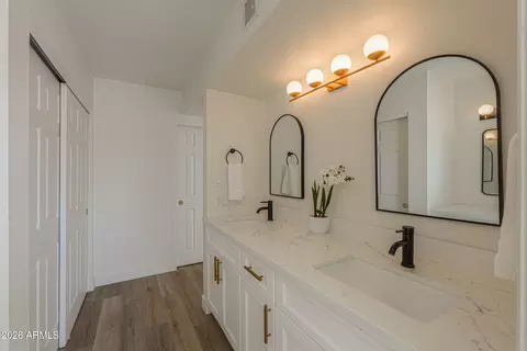 Bath - 2011 W Nopal Ave, Mesa, AZ 85202 photo 2 of 5