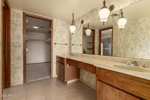 Bath - 4621 E Onyx Ave, Phoenix, AZ 85028 photo 2 of 5