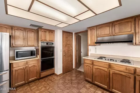 Kitchen - 4621 E Onyx Ave, Phoenix, AZ 85028 photo 2 of 4