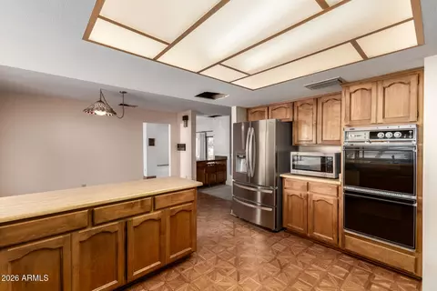 Kitchen - 4621 E Onyx Ave, Phoenix, AZ 85028 photo 3 of 4