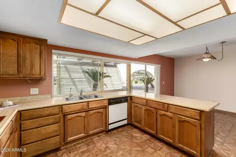 Kitchen - 4621 E Onyx Ave, Phoenix, AZ 85028 photo 4 of 4