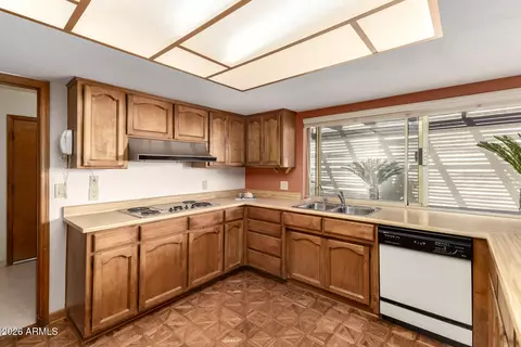 Kitchen - 4621 E Onyx Ave, Phoenix, AZ 85028 photo 1 of 4
