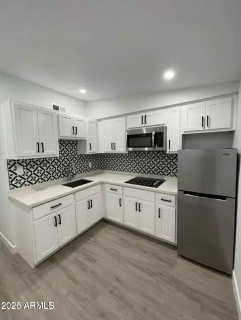 Kitchen - 1605 E Montebello Ave, Phoenix, AZ 85016 photo 1 of 2