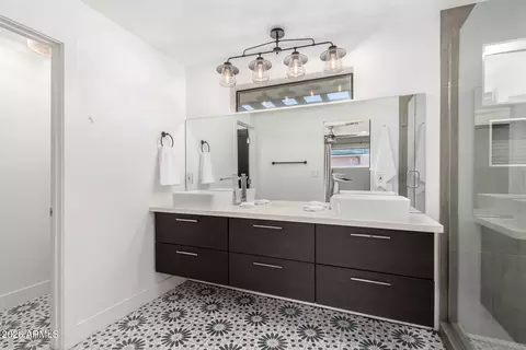 Bath - 4607 Edgemont Ave, Phoenix, AZ 85008 photo 1 of 4
