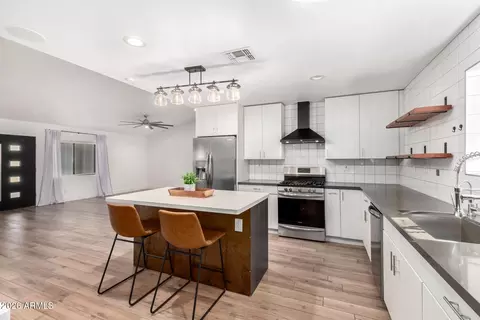 Kitchen - 4607 Edgemont Ave, Phoenix, AZ 85008 photo 4 of 6