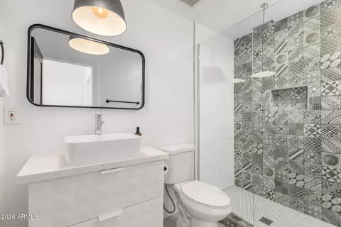 Bath - 4607 Edgemont Ave, Phoenix, AZ 85008 photo 3 of 4
