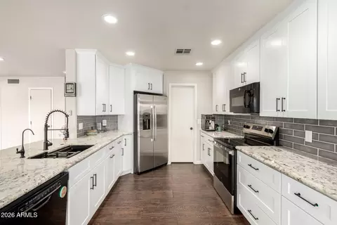 Kitchen - 1355 E Betsy Ln, Gilbert, AZ 85296 photo 2 of 3