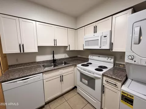 Kitchen - 1224 S Smith Rd, Tempe, AZ 85281 photo 3 of 3