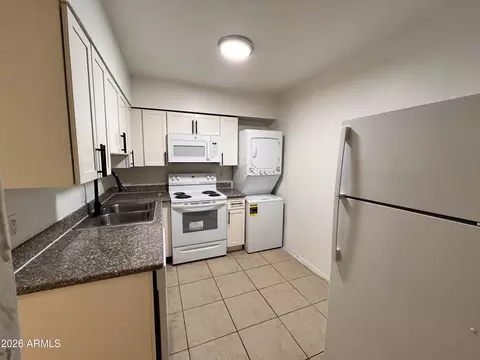Kitchen - 1224 S Smith Rd, Tempe, AZ 85281 photo 2 of 3