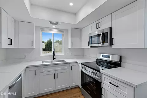 Kitchen - 7129 E Broadway Rd #66, Mesa, AZ 85208 photo 2 of 5