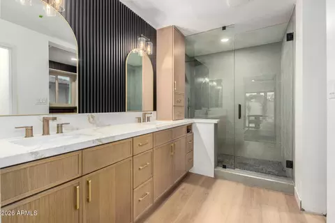 Bath - 1023 E Watson Dr, Tempe, AZ 85283 photo 1 of 3
