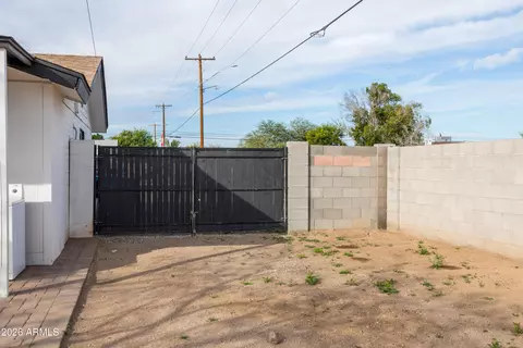 Exterior - 4255 N 30th Dr, Phoenix, AZ 85017 photo 2 of 11