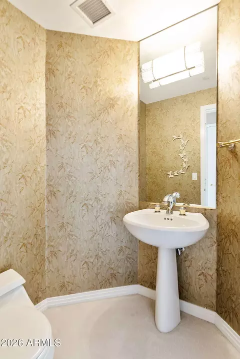 Bath - 1040 E Osborn Rd #601, Phoenix, AZ 85014 photo 3 of 6