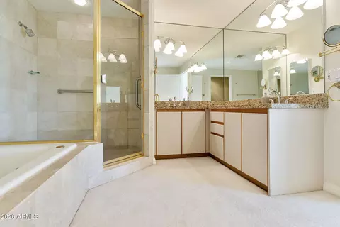 Bath - 1040 E Osborn Rd #601, Phoenix, AZ 85014 photo 2 of 6