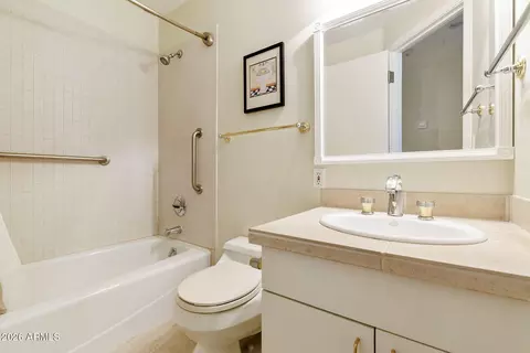 Bath - 1040 E Osborn Rd #601, Phoenix, AZ 85014 photo 5 of 6