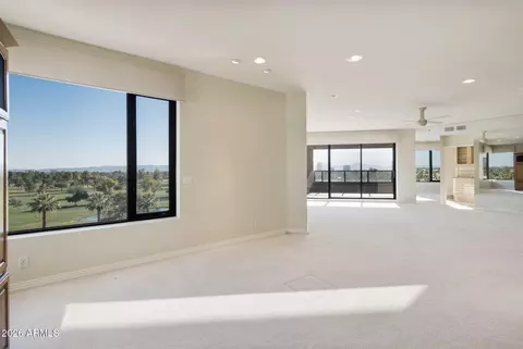 Living - 1040 E Osborn Rd #601, Phoenix, AZ 85014 photo 3 of 8