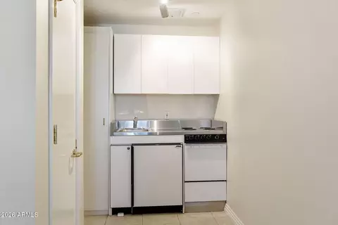Kitchen - 1040 E Osborn Rd #601, Phoenix, AZ 85014 photo 5 of 5