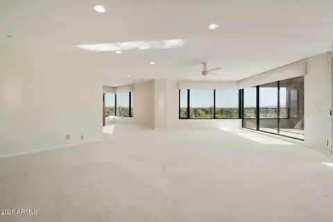 Living - 1040 E Osborn Rd #601, Phoenix, AZ 85014 photo 6 of 8