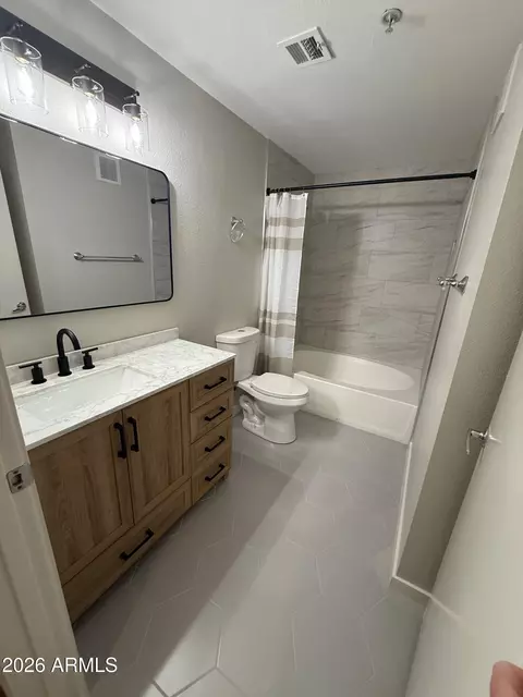 Bath - 3633 N 3rd Ave #1043, Phoenix, AZ 85013 photo 1 of 1