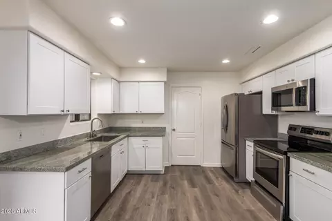 Kitchen - 335 S Stardust Ln, Apache Junction, AZ 85120 photo 2 of 4