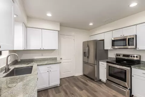 Kitchen - 335 S Stardust Ln, Apache Junction, AZ 85120 photo 1 of 4