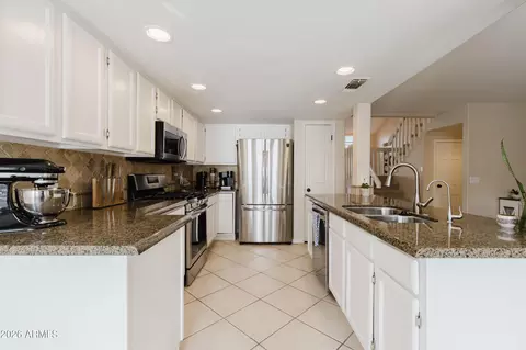 Kitchen - 3821 E Tanglewood Dr, Phoenix, AZ 85048 photo 2 of 4