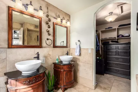 Bath - 4709 E Lone Cactus Dr, Phoenix, AZ 85050 photo 1 of 2
