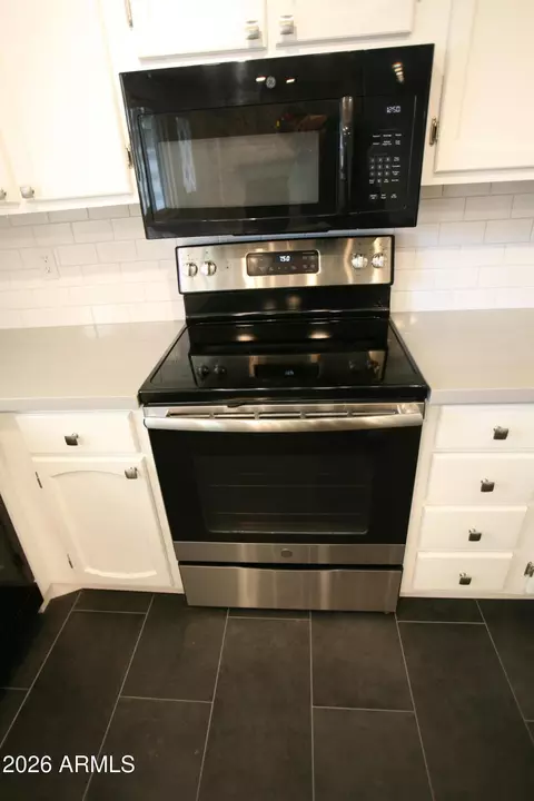 Kitchen - 2741 S S Brks, Mesa, AZ 85202 photo 4 of 5
